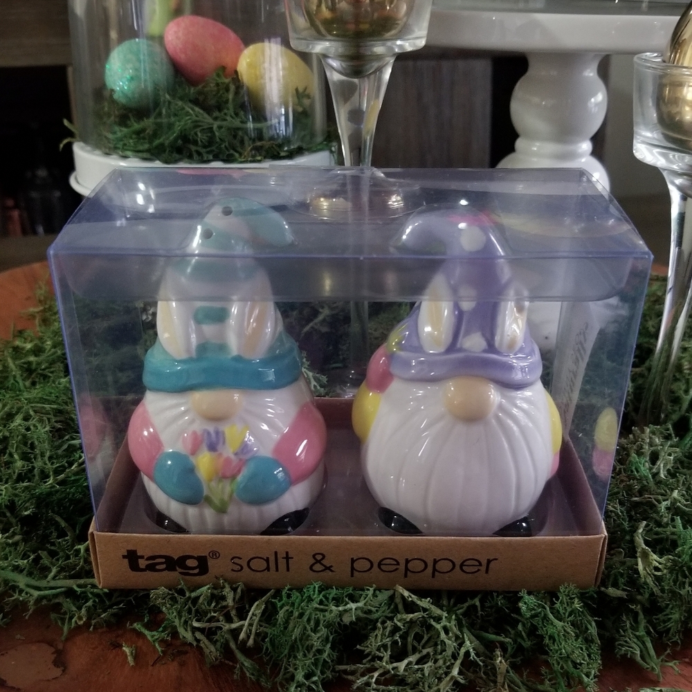 Gnome salt and pepper shakers